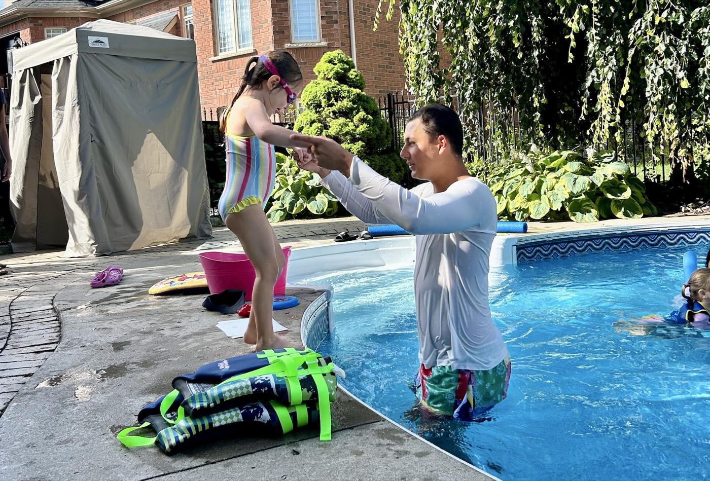 A swimmer practicing a pool entry with her Ilios instructor
